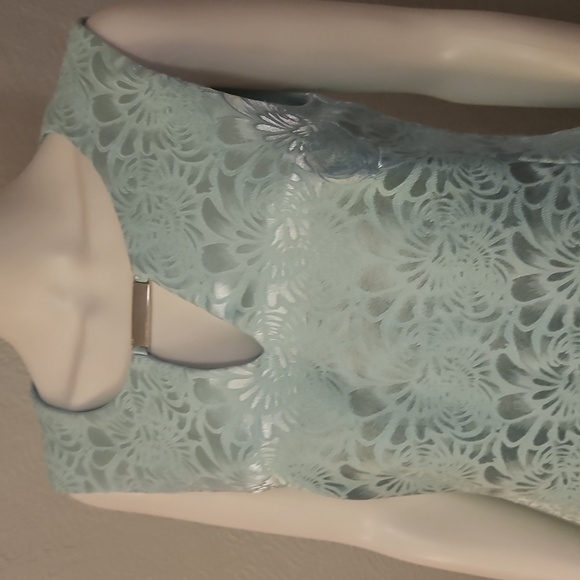 CONNECTED APPAREL Icy Blue Sleeveless Floral Jacquard Keyhole Sheath Dress - Picture 5 of 9